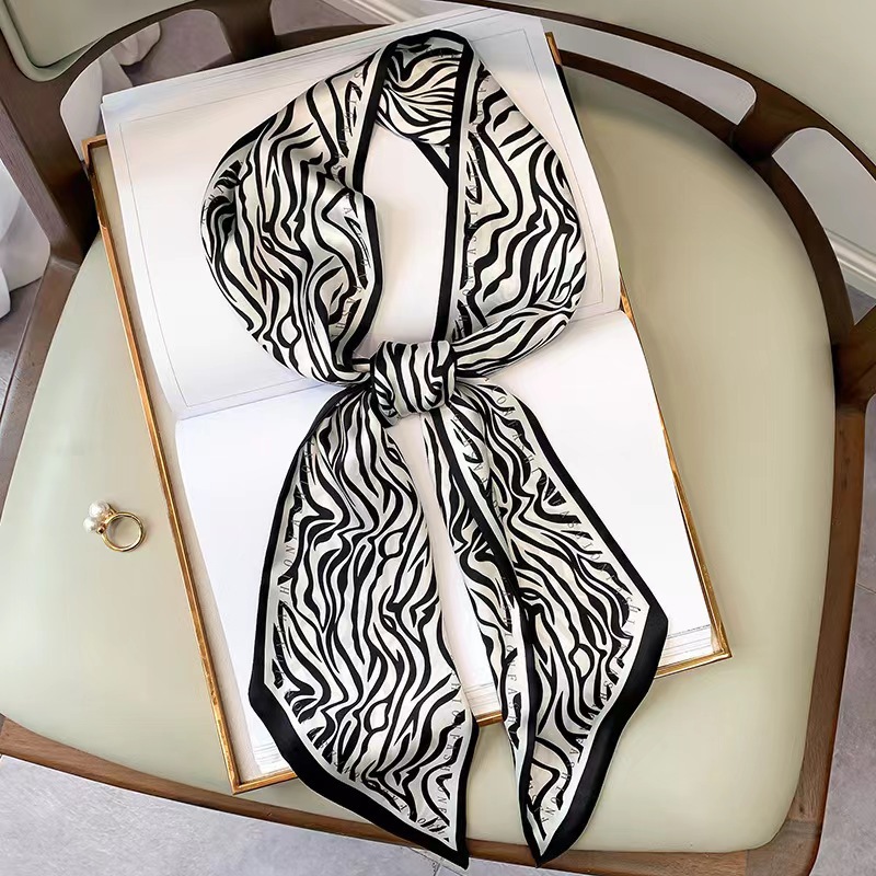 Luxury Bags Duffle - Foulard carré de luxe en soie