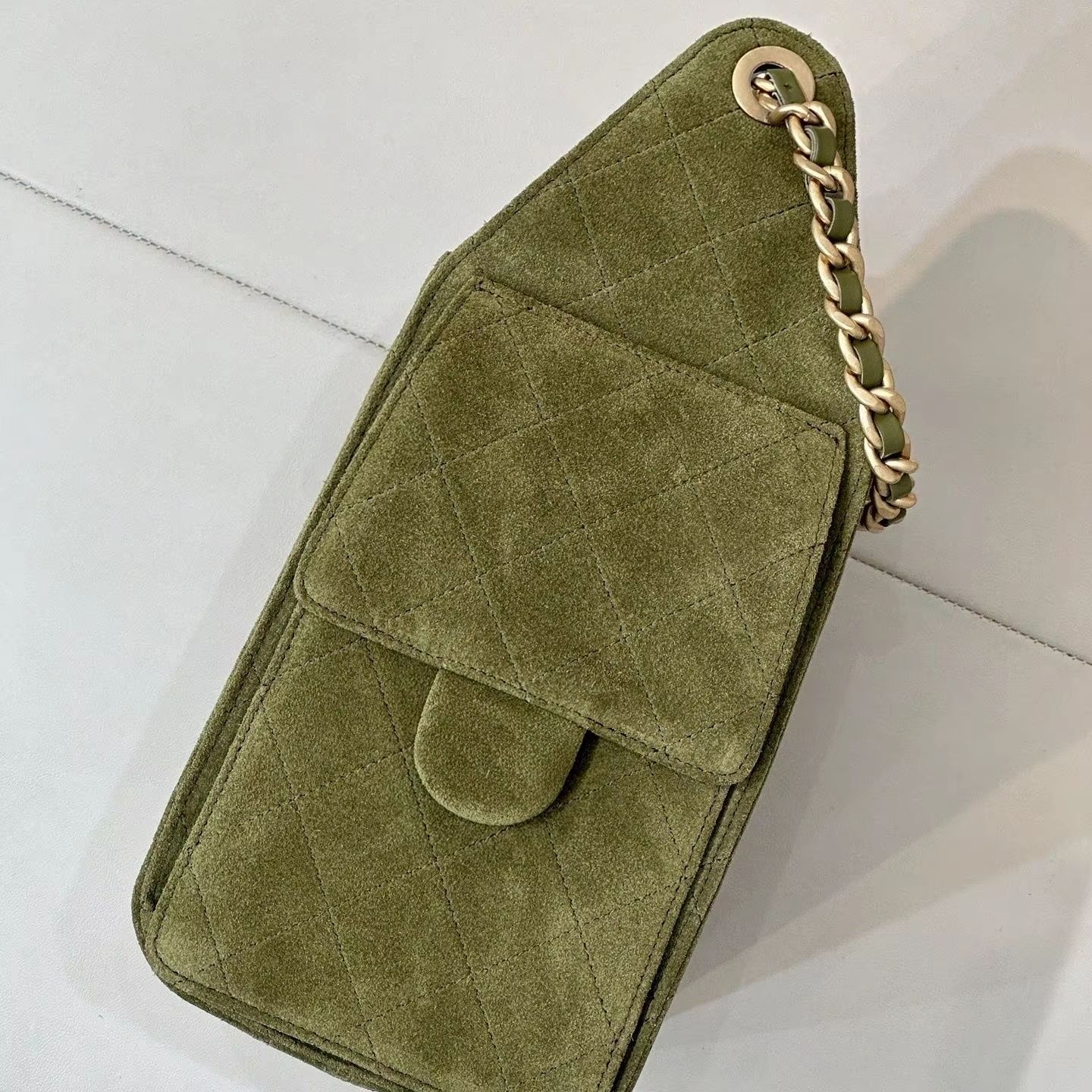 Chain Crossbody Quilted - Sac bandoulière matelassé en daim vert