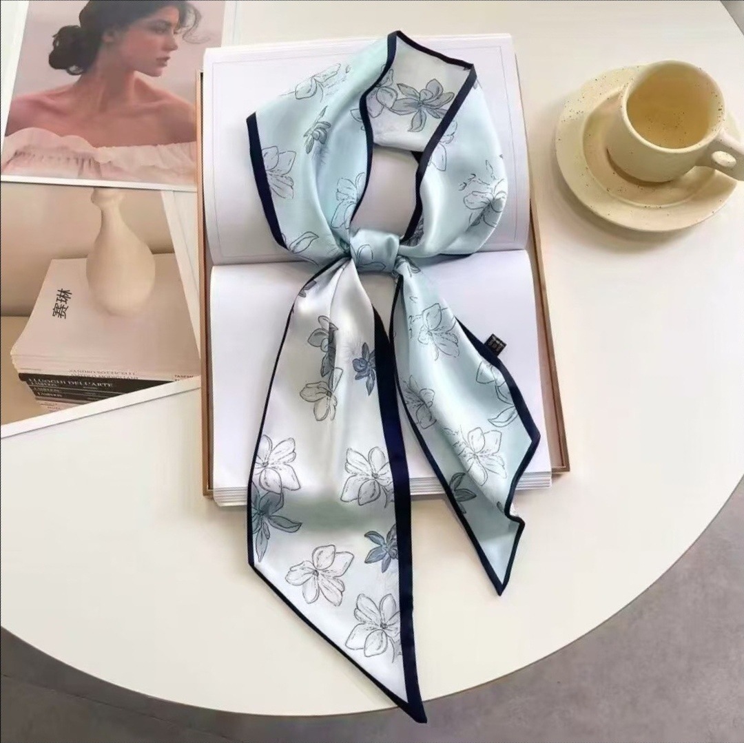 Foulard carré de luxe en soie  - Luxury Bags Duffle avis et prix