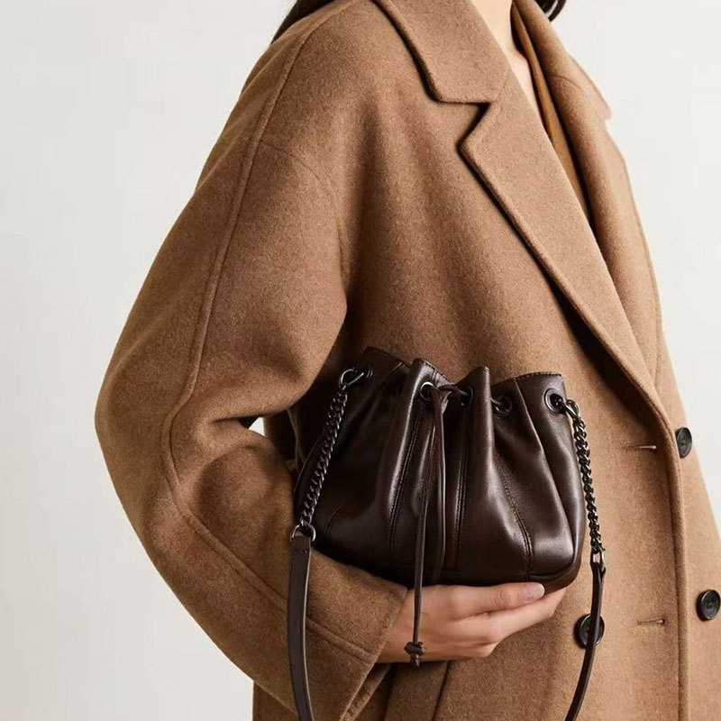Sac seau tendance à cordon de  - Chain Crossbody Quilted avis et prix