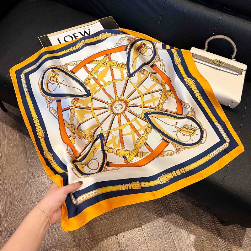 Foulard carré en soie de luxe  - Luxury Bags Duffle avis et prix
