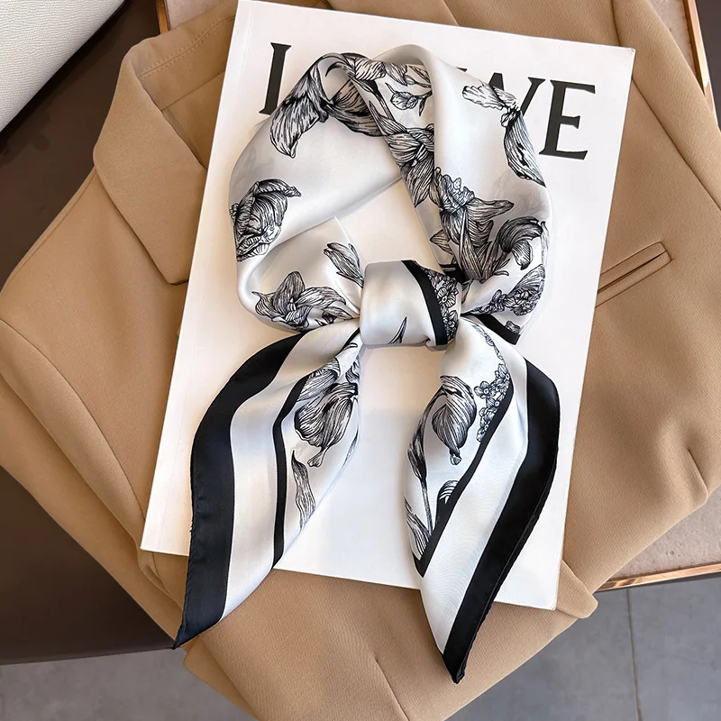 Foulard Carré à Imprimé Floral - Luxury Bags Duffle avis et prix