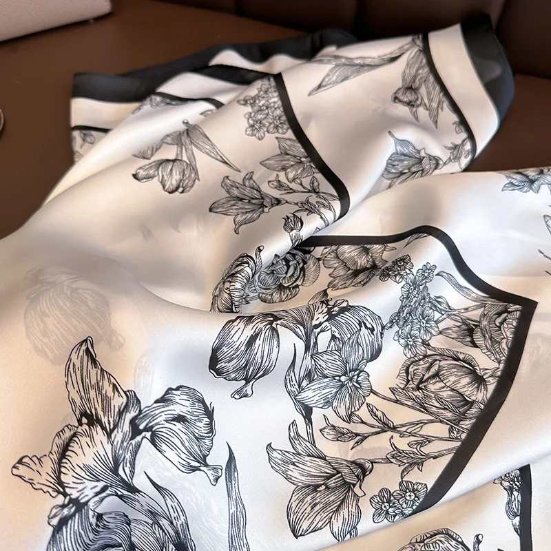 Foulard Carré à Imprimé Floral - Luxury Bags Duffle avis et prix